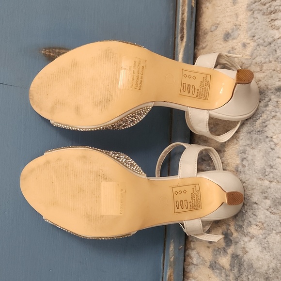 Davids Bridal DeBlossom Collection Bridesmaid Heels - Picture 2 of 3